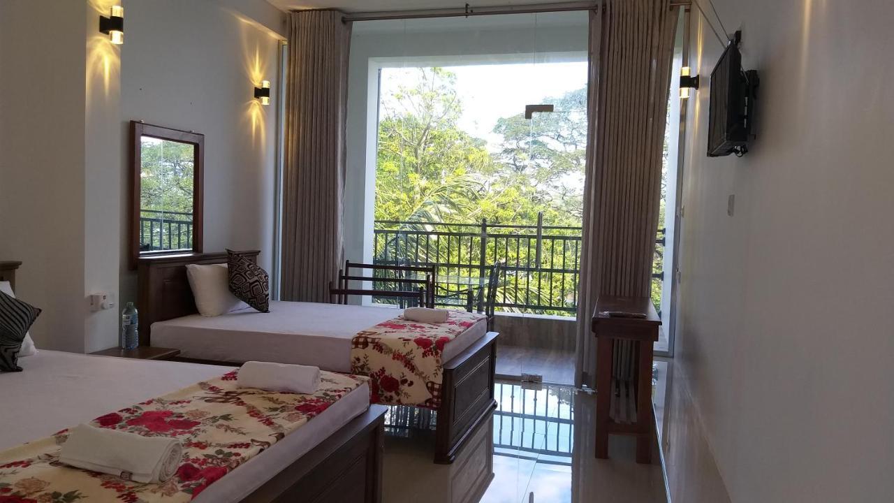 Mahaweli King'S Villa Kandy Room photo